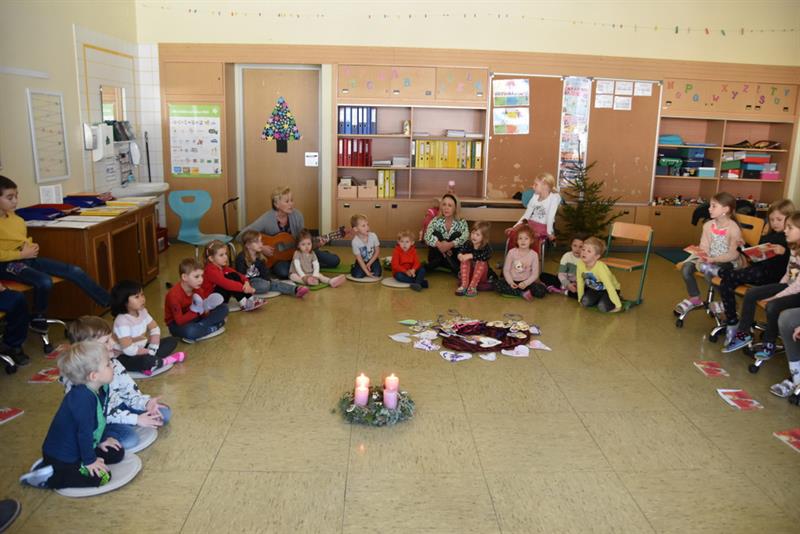 vorweihnachtlicher+Gottesdienst+Kindergarten+und+Volksschule+Stein+an+der+Enns
