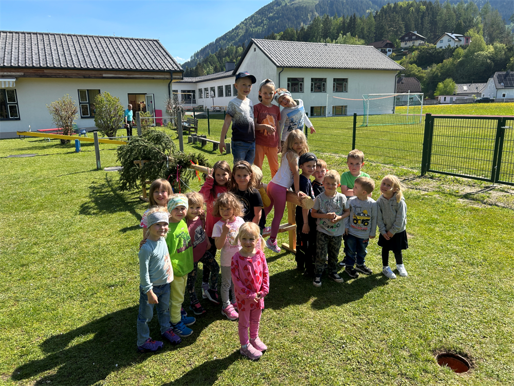 Maibaum+-+Kindergarten+Stein+an+er+Enns